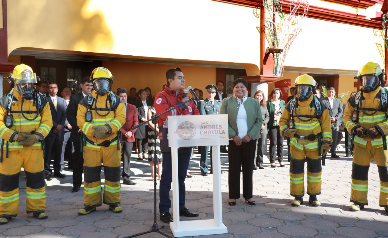 KARINA PÉREZ POPOCA ENTREGA EQUIPO DE ÚLTIMA TECNOLOGÍA A PROTECCIÓN CIVIL