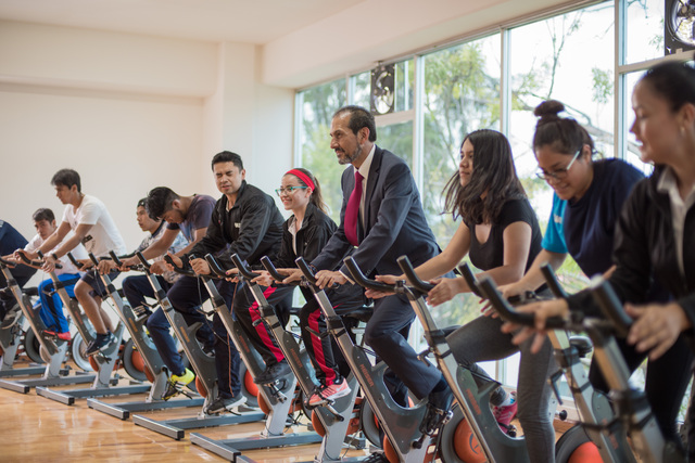 Esparza Ortiz entrega obras de remodelación de espacios deportivos  