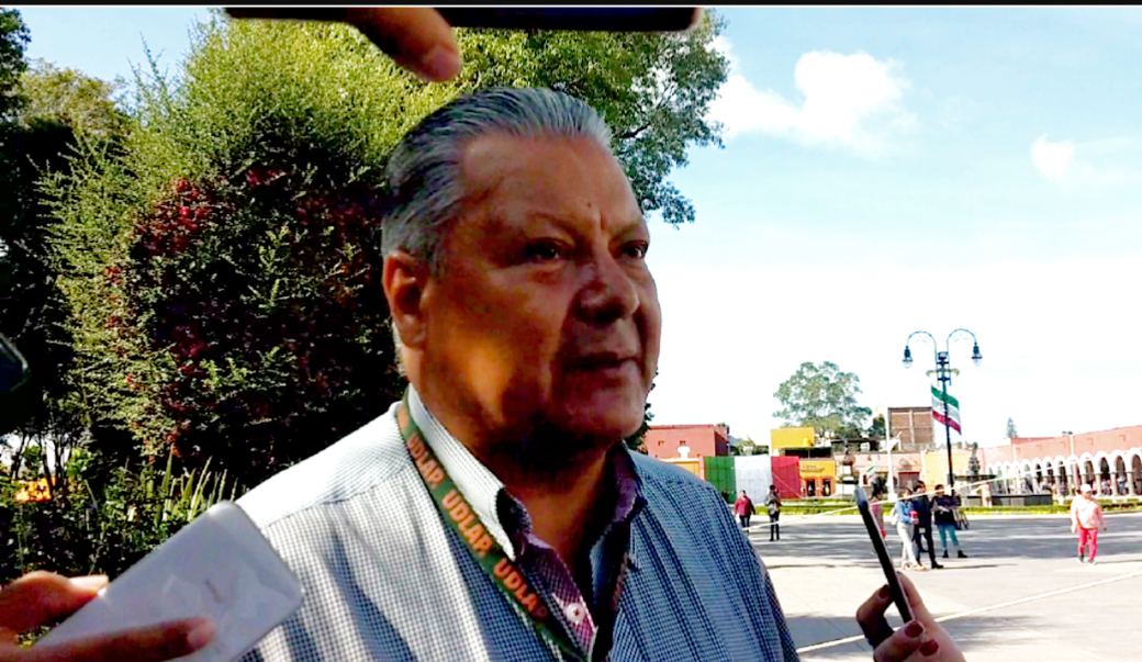 Cholula de puntitas y sin escala al desfile