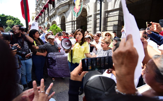 Se solidariza Claudia Rivera con familiares de joven desaparecida en Castillotla