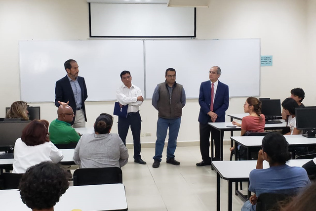Esparza Ortiz dialoga con la comunidad de la Facultad de Ciencias Biológicas