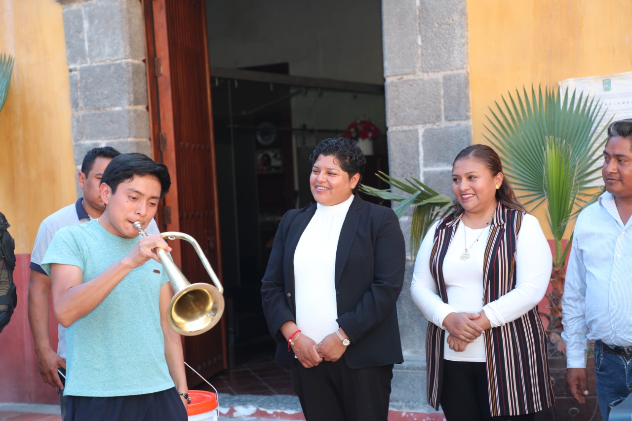 KARINA PÉREZ POPOCA ENTREGA INSTRUMENTOS MUSICALES A ESCUELAS DE SAN RAFAEL COMAC