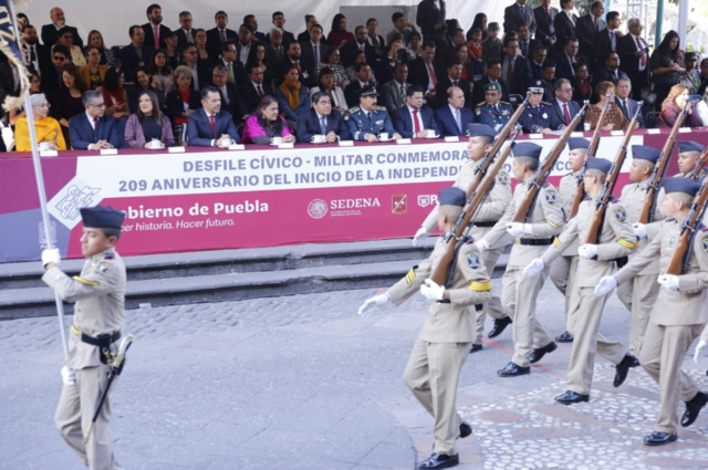 Realizan Desfile Cívico-Militar conmemorativo al 209 Aniversario de la Independencia de México