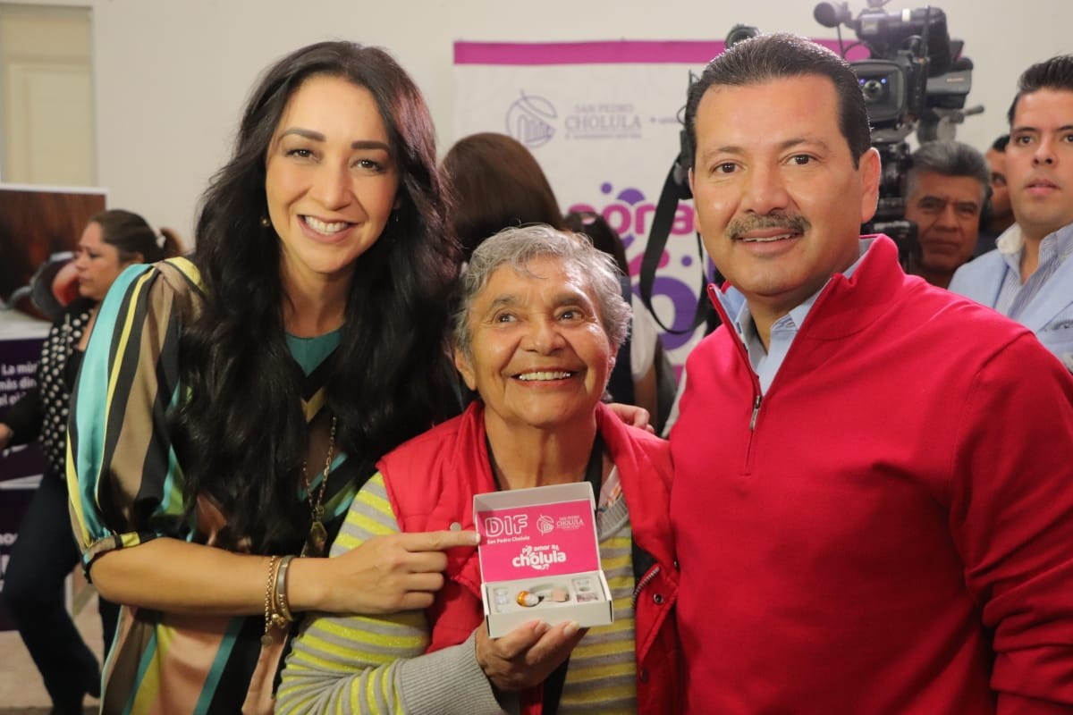 A través de “Por Amor a Cholula” DIF Municipal de San Pedro Cholula logra la entrega de 80 equipos auditivos