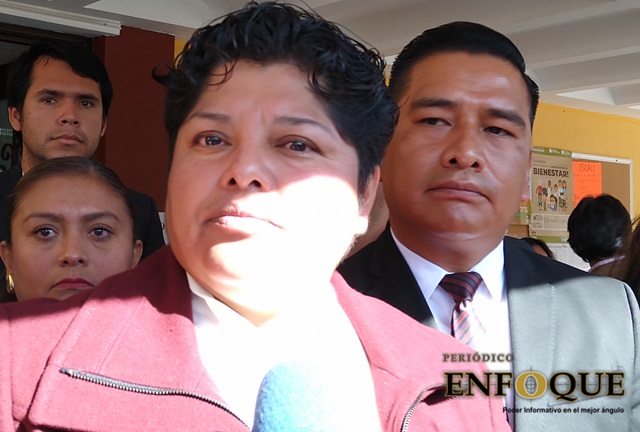 Presenta Karina Pérez denuncia contra Leoncio Paisano ante FGE por desvío de recursos 