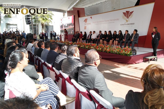 Entre protestas y consignas, Lupita Daniel rinde su primer informe en Cuautlancingo