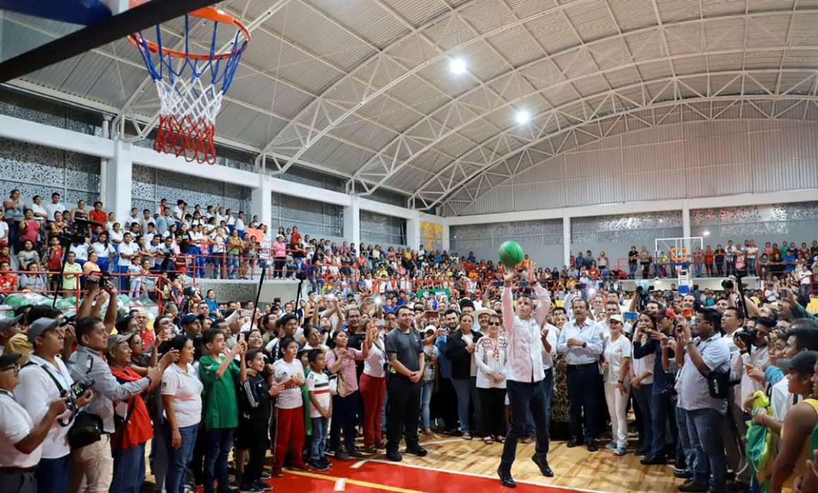 Entrega Murat más de 51 mdp en obras y apoyos para Tuxtepec