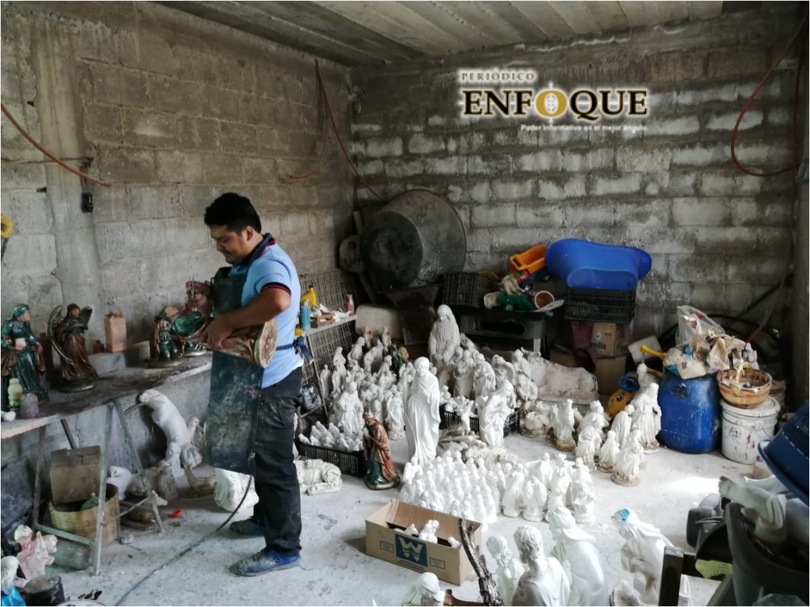 Santiago Acatlán elabora nacimientos artesanales que envía a todo el país; inicia la temporada