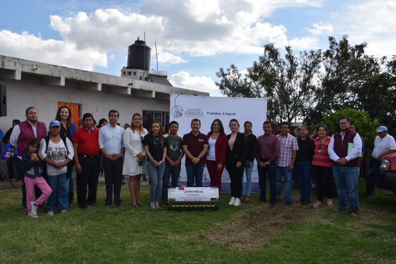 Reciben juntas auxiliares de San Pedro Cholula cuartos adicionales y calentadores sociales.