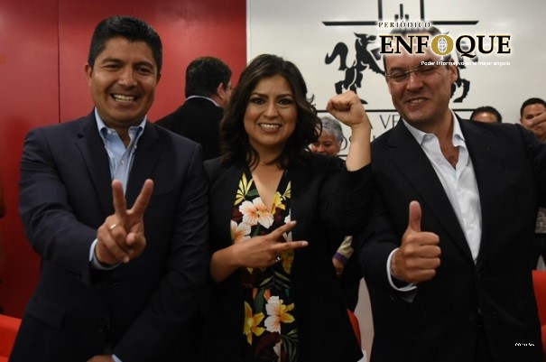 Tras el robo a esposa de Lalo Rivera, ahora desvalijan un auto de Guillermo Deloya