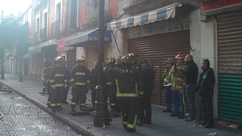 Tras 28 horas de labores, bomberos controlan incendio en Centro Histórico de la CDMX