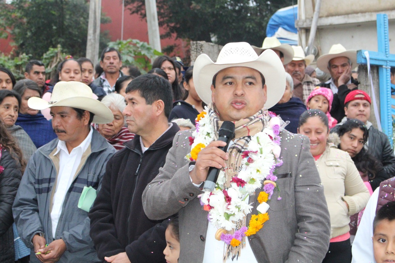 Inaugura Ebodio Santos 1.5 km de nuevo pavimento para Xilita comunidad de Zacapoaxtla 