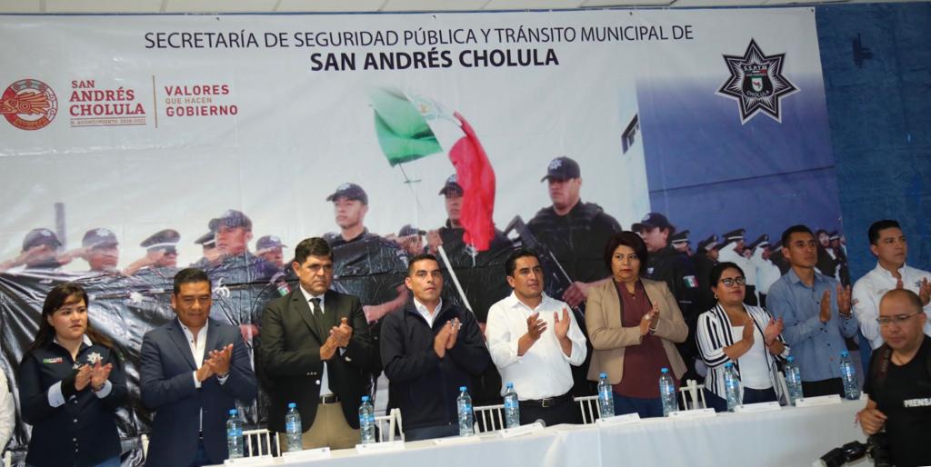 SSPTM San Andrés Cholula entrega reconocimientos y uniformes a sus elementos