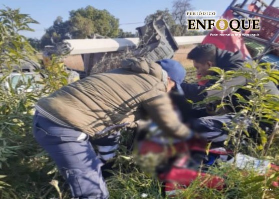 Familia de comerciantes huye de asalto y termina en fatal accidente