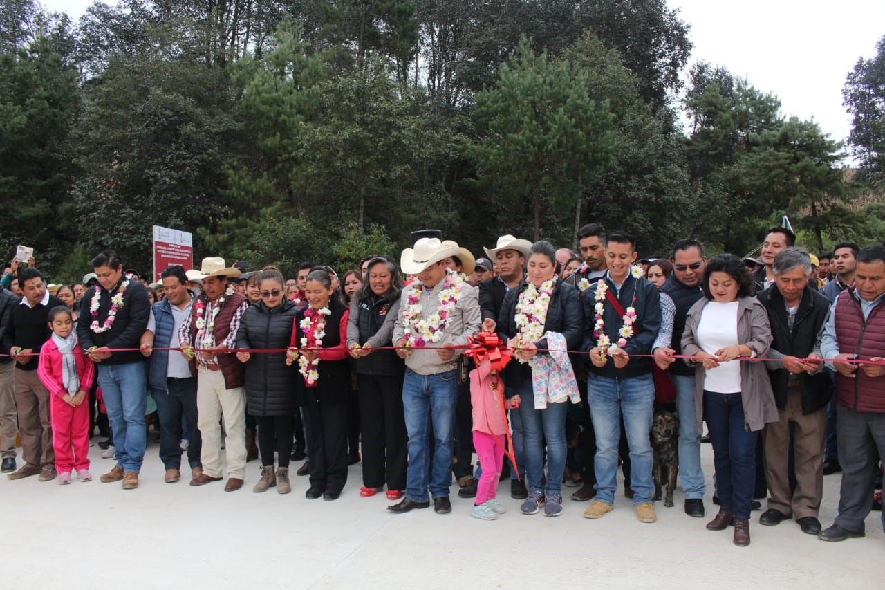 Ebodio Santos Alejo, realiza entrega de1,035 metros de Pavimento nuevo para El Molino