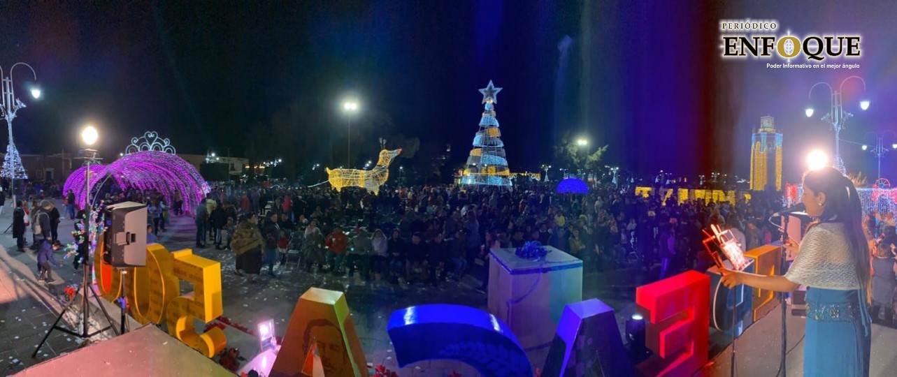 Por segundo año consecutivo, Tepeaca enciende su árbol de Navidad e inaugura su Villa Navideña