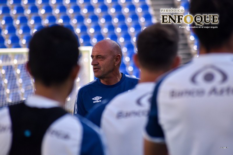 Chelís acusa a Alustiza y Arreola por su salida del Puebla