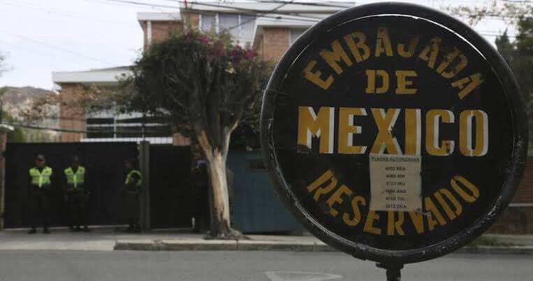Presidenta interina de Bolivia expulsa a embajadora de México