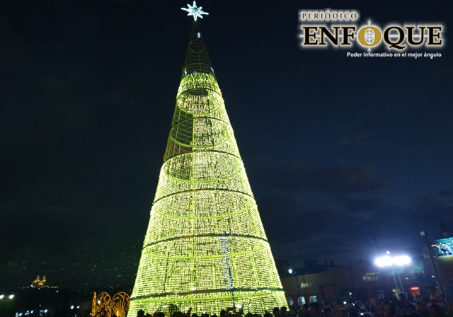 En encendido del Árbol de Navidad, Arriaga llama a trabajar en unidad en Cholula 	
