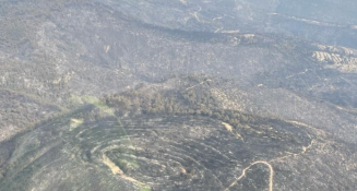 Avanza control del incendio en Atltzayanca con 430 brigadistas y apoyo aéreo