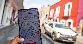 Ayuntamiento de Puebla creará portal para transparentar ingresos de parquímetros Puebla, Pue.- El Ayuntamiento de Puebla anunció la creación de un portal digital para transparentar el uso de los recursos generados por los parquímetros y las infracciones relacionadas al estacionamiento público.  Laura García González, coordinadora de Transparencia y Gobierno Abierto del municipio, informó que la plataforma estará disponible a través de un enlace en la página oficial del ayuntamiento, y permitirá a cualquier ciudadano consultar los ingresos de manera abierta.  Durante la comisión de Participación Ciudadana, Transparencia y Gobierno Abierto, García González destacó que esta iniciativa es resultado de un trabajo conjunto con el secretario de Movilidad e Infraestructura, David Aysa de Salazar, bajo la instrucción directa del presidente municipal José Chedraui Budib.  "En el tema de los estacionamientos rotativos, el secretario Aysa y nuestro presidente municipal dieron la instrucción de transparentar todo lo que ingresa para que cualquier persona pueda observarlo", indicó.  La funcionaria subrayó que, aunque la ley no obliga a difundir esta información de manera proactiva, el Ayuntamiento busca fortalecer la confianza ciudadana mediante la apertura total de los datos.  "Vamos a habilitar un portal de gobierno abierto, en donde publicaremos información que no estamos obligados a informar, pero que queremos que la gente conozca", concluyó.