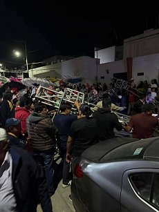 Se desploma estructura de escenario durante el Carnaval en Acuitlapilco, deja dos lesionados