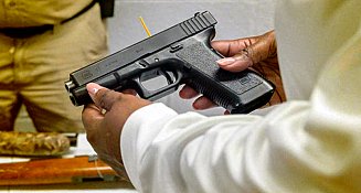 Senado avala reforma para permitir portación de armas a empleados de CFE y SAT
