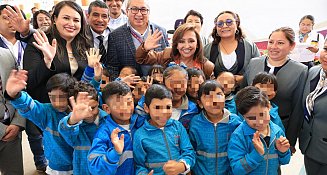 Gobernadora entrega apoyos económicos a escuelas de Tlaxcala para mejorar infraestructura