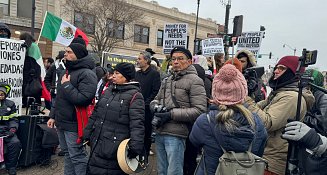 Migrantes mexicanos protestan contra Trump en Chicago