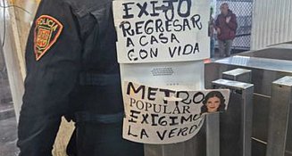 Mujeres protestan en  estación Hidalgo por pinchazos en el Metro