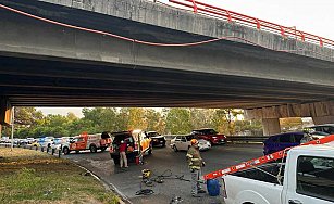 Accidente en Puente Constituyentes: Dos personas heridas tras caída de vehículo