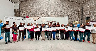 Certifican a adultos en Yauhquemehcan y reciben apoyos por su logro