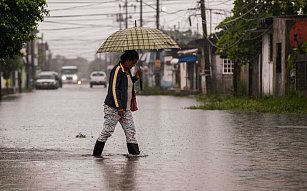 Depresión tropical Once-E traerá lluvias torrenciales y vientos fuertes en México