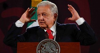 AMLO añade nuevos "vivas y mueras" al Grito de Independencia y anuncia gran fiesta en el zócalo