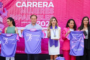 Presentan playera y medalla de la Carrera “Mujeres Imparables” en Puebla