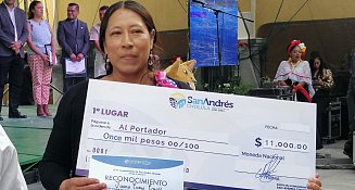 Juana Cuaya gana primer lugar en el concurso "Tu Mejor Mole"