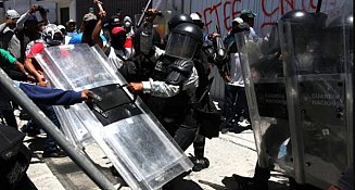 Maestros de la CETEG y Guardia Nacional se enfrentan en Chilpancingo