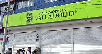 Cinco hombres armados asaltan Caja Morelia Valladolid en Puebla