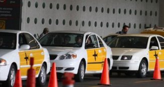 Gobierno Federal busca equilibrio en la regulación de taxis de aplicación en aeropuertos