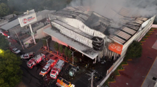 Incendio en Gran Bodega del Infonavit Amalucan en Puebla 