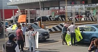 Bloqueo y accidente complican el tránsito en la autopista México-Querétaro