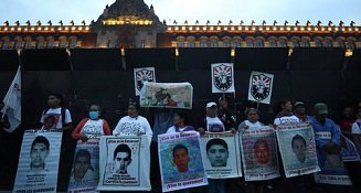 Padres y madres de los 43 Ayotzinapa piden reunión con AMLO antesde las elecciones 