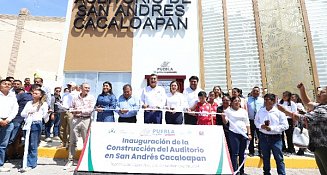 Gobernador continúa con entrega de techados en escuelas de Puebla