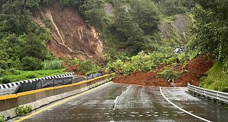 Deslave en Tenango-Ixtapan de la Sal cierra autopista y deja varados