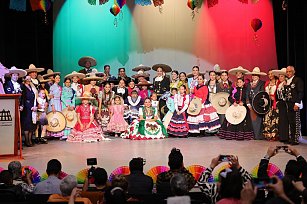 Tlaxcala celebra la cultura charra con una muestra de trajes tradicionales