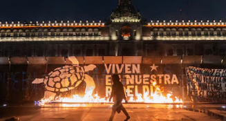 A 10 años de Ayotzinapa, miles exigen justicia en las calles de Ciudad de México