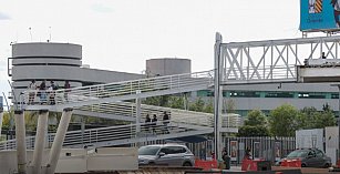 Puente peatonal del CCU tendrá elevador y escaleras eléctricas en septiembre 