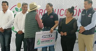 Impulsa Guadalupe Cuautle producción agrícola con entrega de invernaderos en San Luis Tehuiloyocan