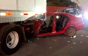 Impactante choque en Tlajomulco: joven grave tras incrustarse en tráiler