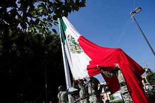 Reafirma Lupita Cuautle valores cívicos y de legalidad en ceremonia